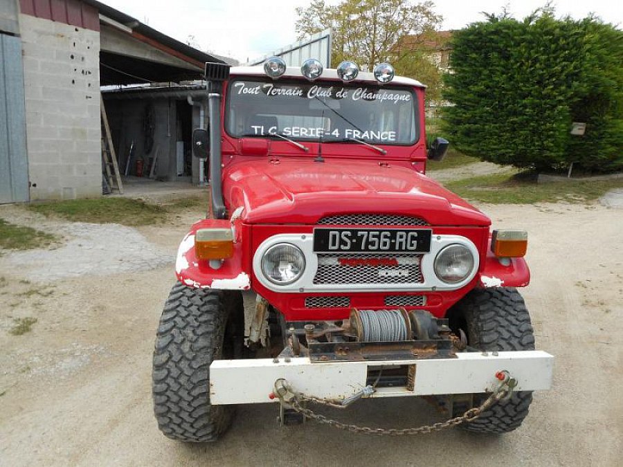 TOYOTA LAND CRUISER Serie 40 BJ40 4x4 Rouge occasion 7 800 € 36 000