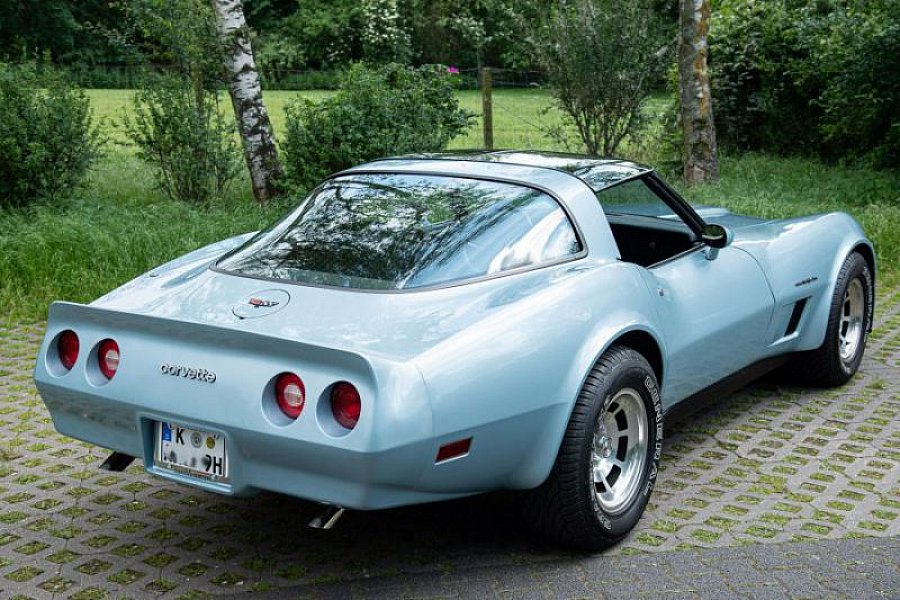 CHEVROLET CORVETTE C3 5.7 Small Block V8 (350ci) coupé Bleu clair