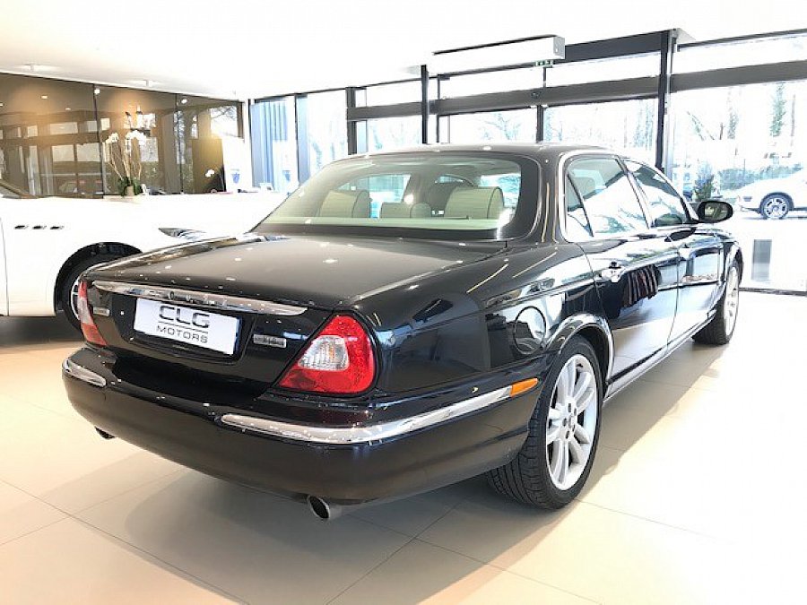  JAGUAR  XJ  Sovereign 4 2 V8 berline Noir occasion  18 900 