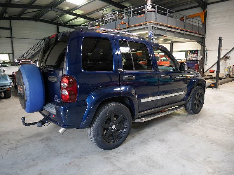 JEEP CHEROKEE KJ 2.8 CRD LIMITED SUV Bleu foncé occasion 8 480 € 166 215 km vente de JEEP CHEROKEE KJ 2.8 CRD LIMITED SUV Bleu foncé occasion 8 480 € 166 215 km vente de