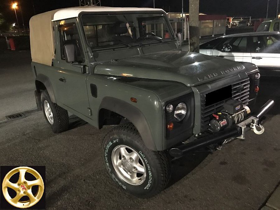 LAND ROVER DEFENDER IV 110 PickUp 4x4 Vert occasion 32 800 € 78 000 km vente de voiture d