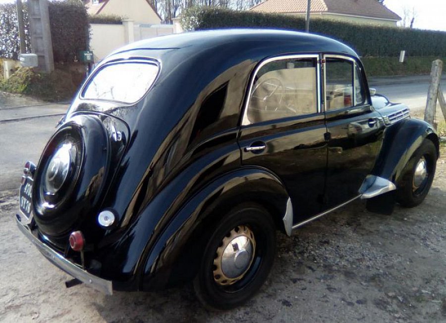 RENAULT JUVAQUATRE BFK4 luxe berline Noir occasion - 8 400 € - 50 000