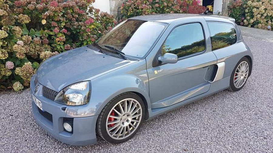 RENAULT CLIO II RS V6 3.0i 255ch berline Gris occasion 49 000 € 50 500 km vente de voiture
