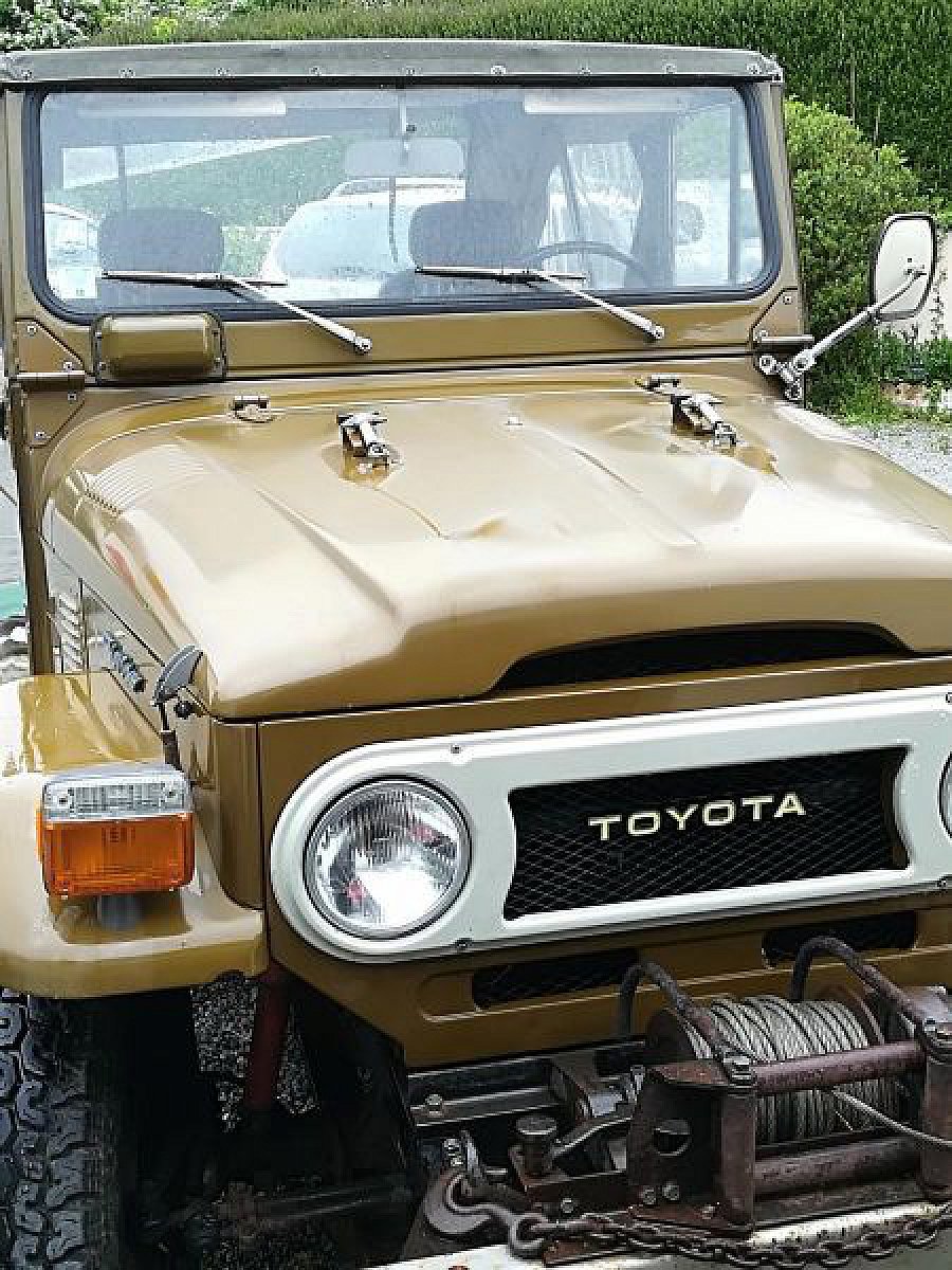 TOYOTA LAND CRUISER Serie 40 FJ40 135 ch baché 4x4 Marron occasion 11 TOYOTA LAND CRUISER Serie 40 FJ40 135 ch baché 4x4 Marron occasion 11