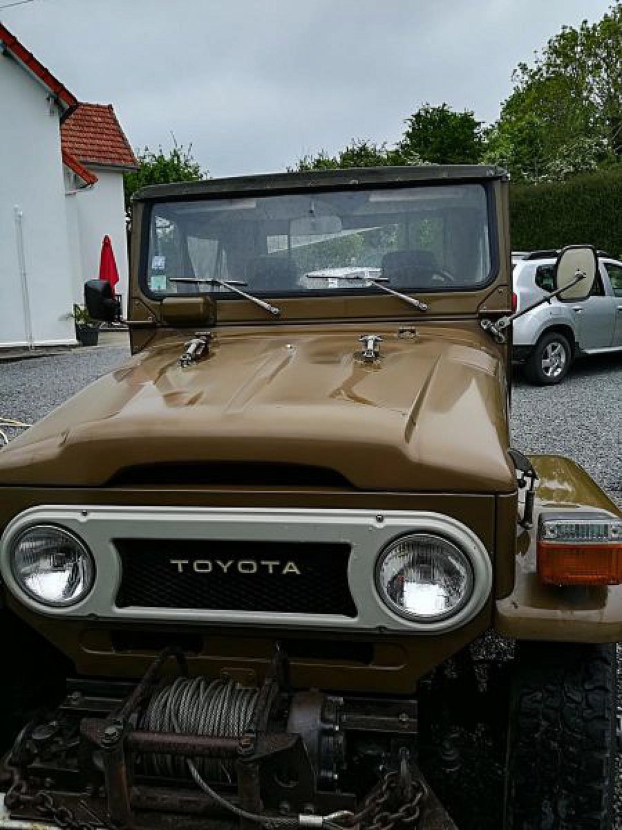 TOYOTA LAND CRUISER Serie 40 FJ40 135 ch baché 4x4 Marron ...