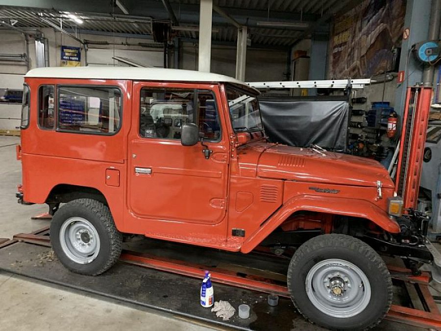 TOYOTA LAND CRUISER Serie 40 BJ42 4x4 Rouge occasion - 36 300 €, 78 400 km