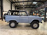 FORD USA BRONCO I 4.9 V8 BACHE 4x4 Bleu clair occasion - 63 000 €, 1 416 km